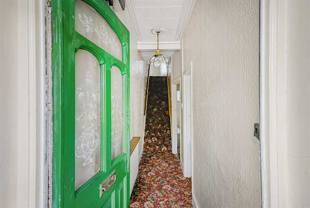 Property photo 2 of 27