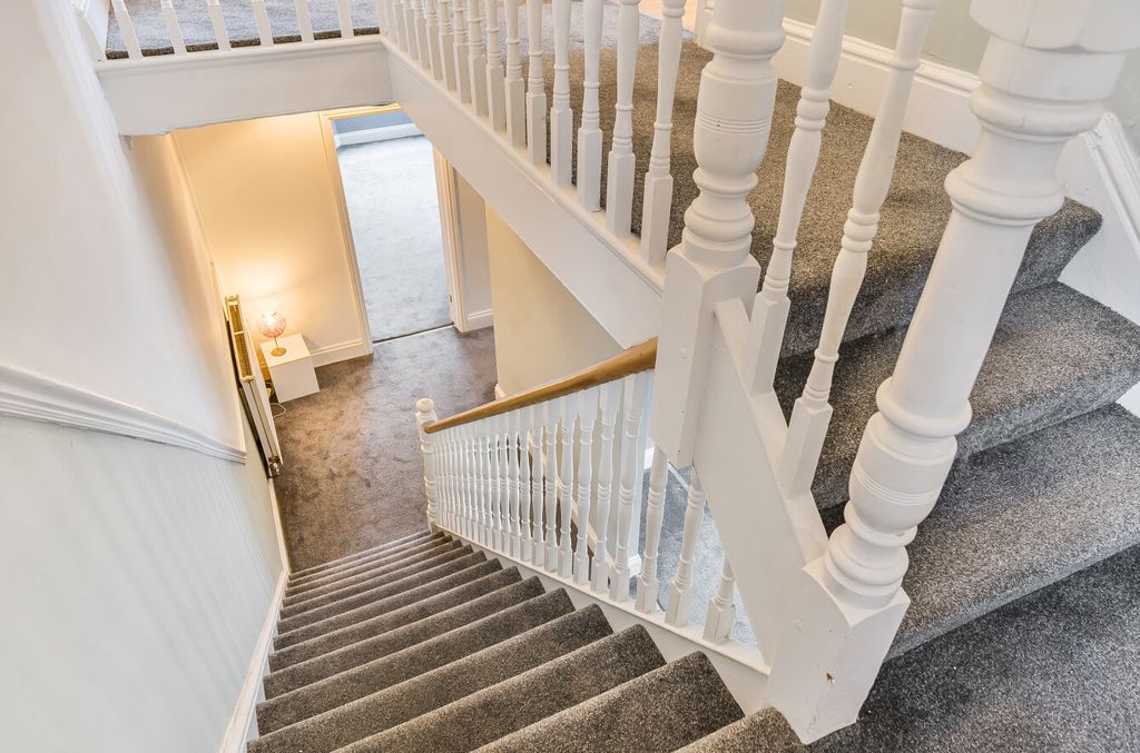 Property photo 3 of 19 1405005-14-697777...