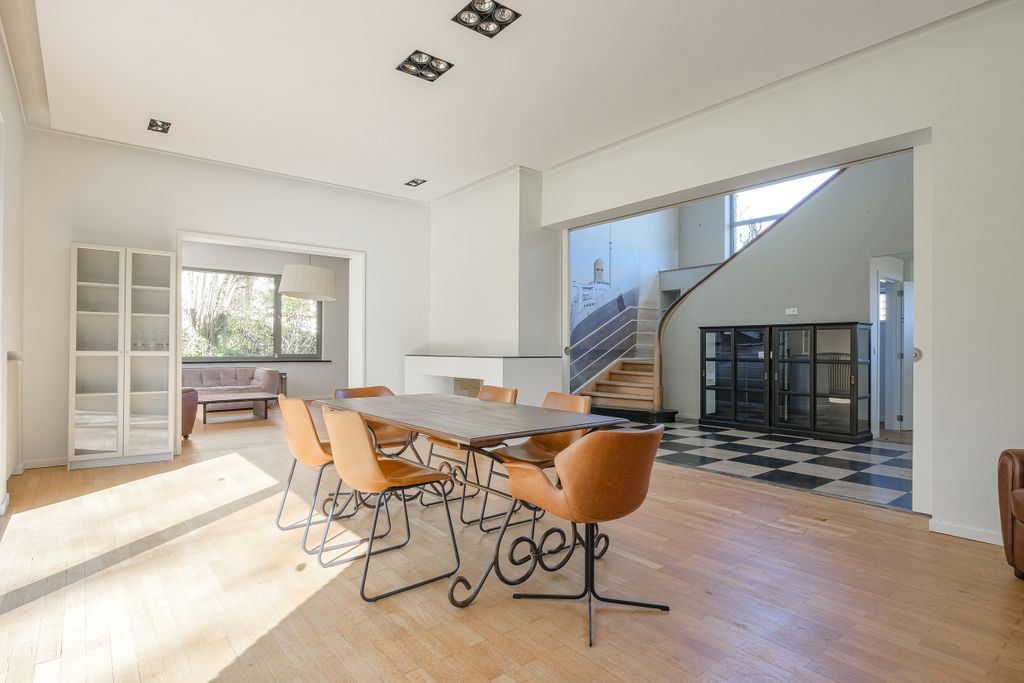 Property photo 1 of 30