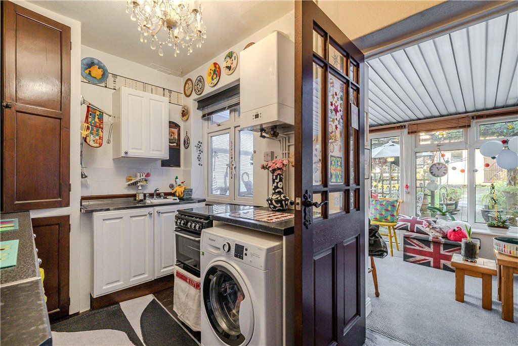 Property photo 3 of 11 Kitchen