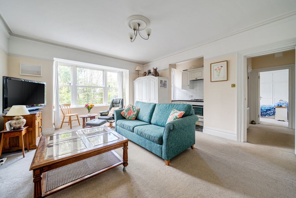 Property photo 2 of 10 1472192-11-6A27De...
