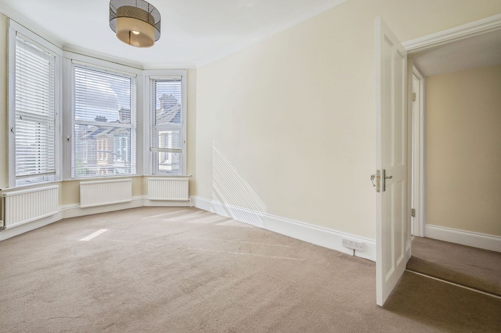 Property photo 2 of 17 Image