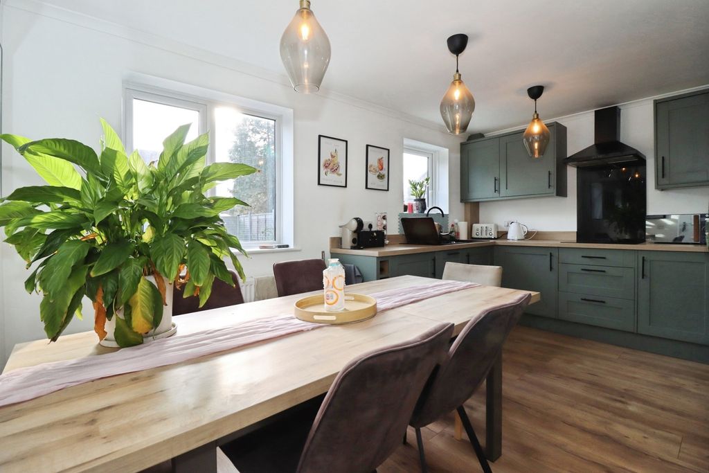 Property photo 3 of 19 Kitchen/Diner