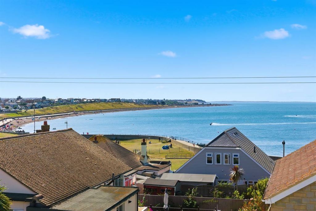 Property photo 2 of 44