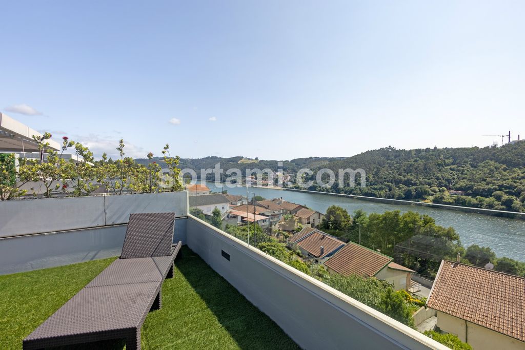 Property photo 1 of 52