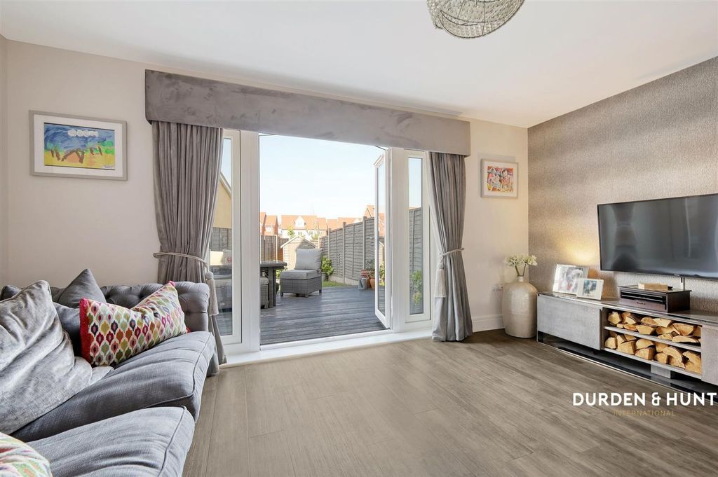 Property photo 3 of 30 Alderwood Terrace