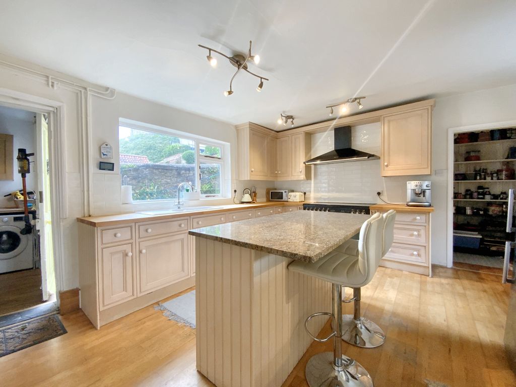 Property photo 2 of 27