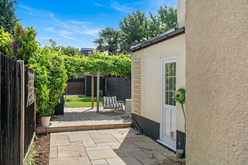 Property photo 3 of 16