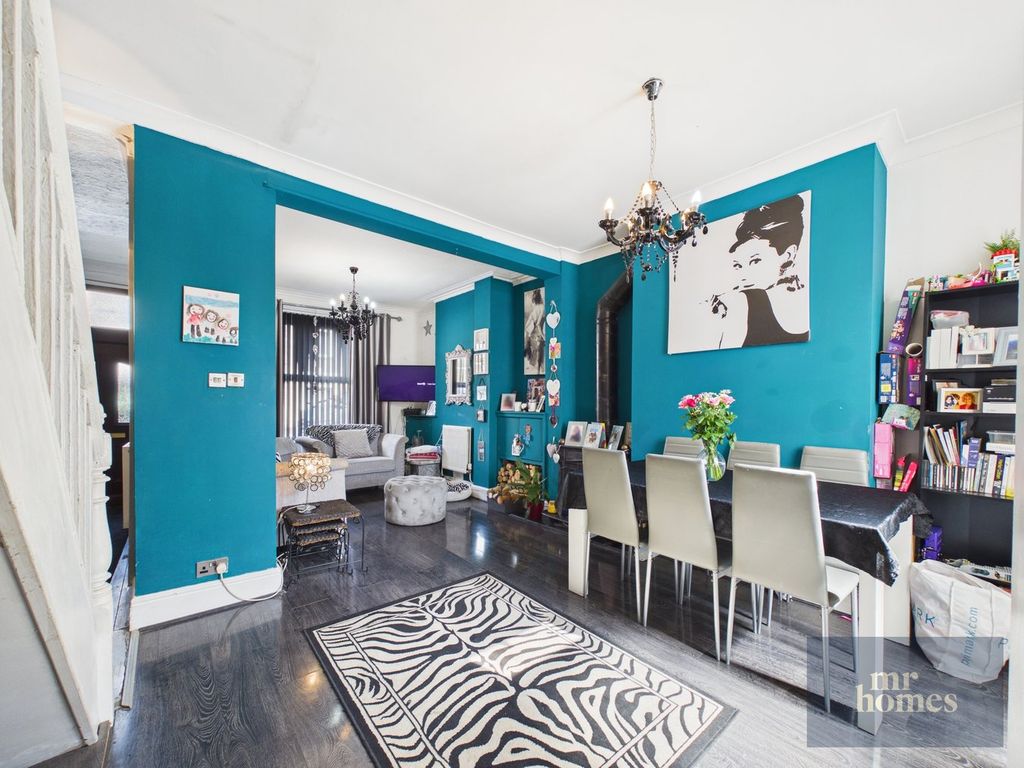 Property photo 2 of 23