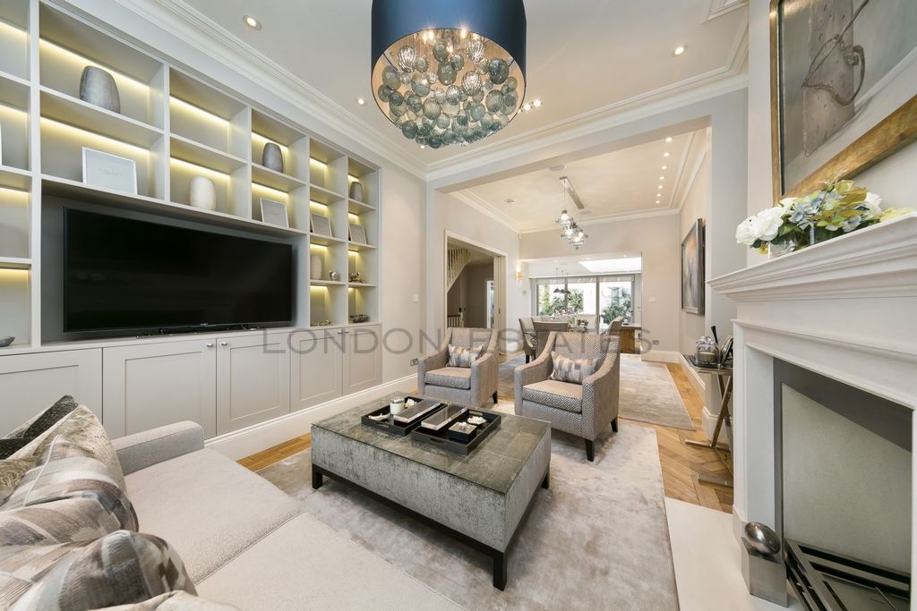 Property photo 1 of 34 Photo 3