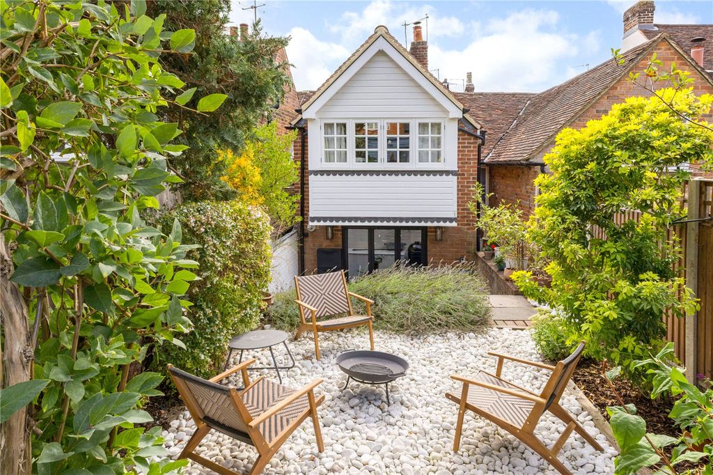 Property photo 2 of 24 Garden