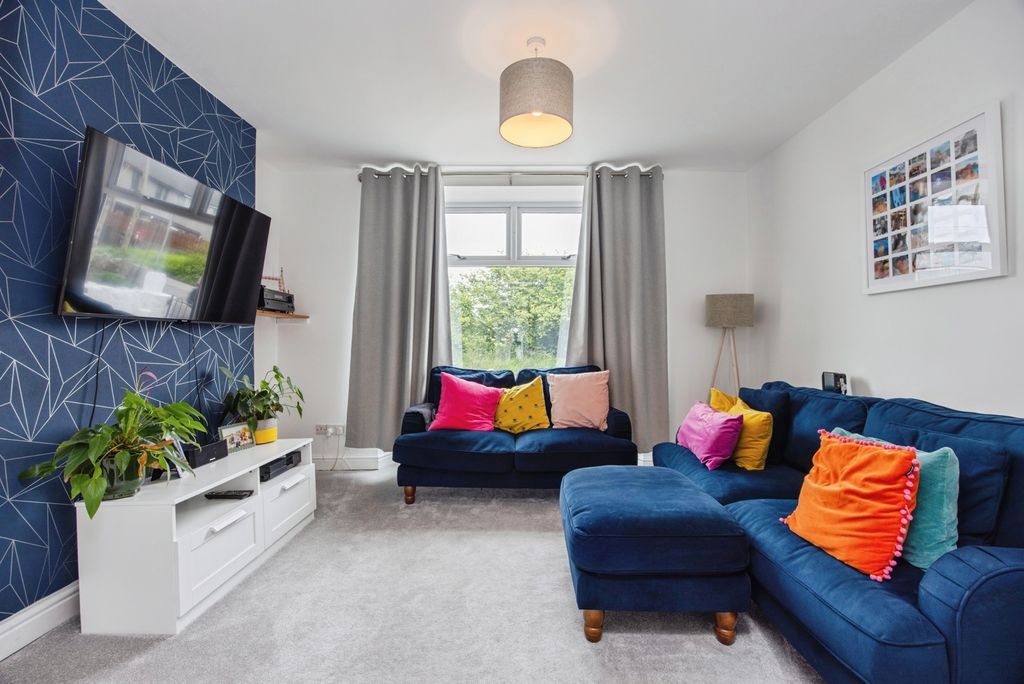 Property photo 3 of 20 Pbox-Img.Jpg
