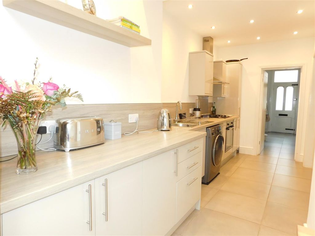 Property photo 2 of 20 Kitchen