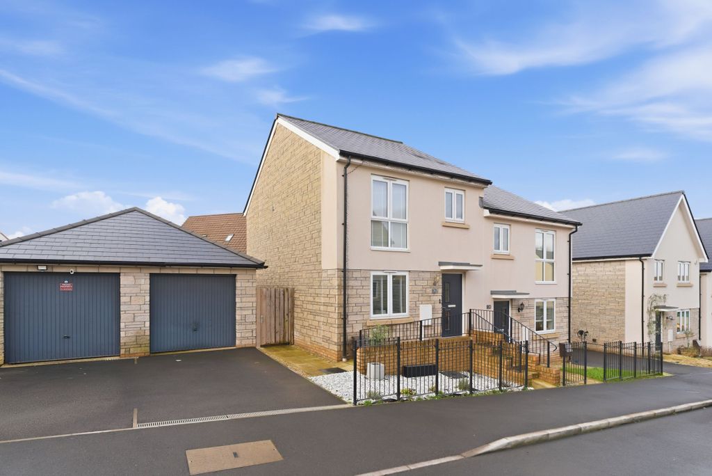 Property photo 1 of 33