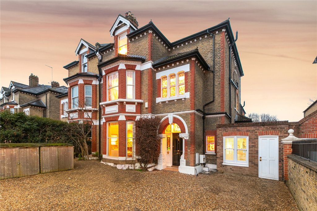 Property photo 1 of 13 Earlsfield Road