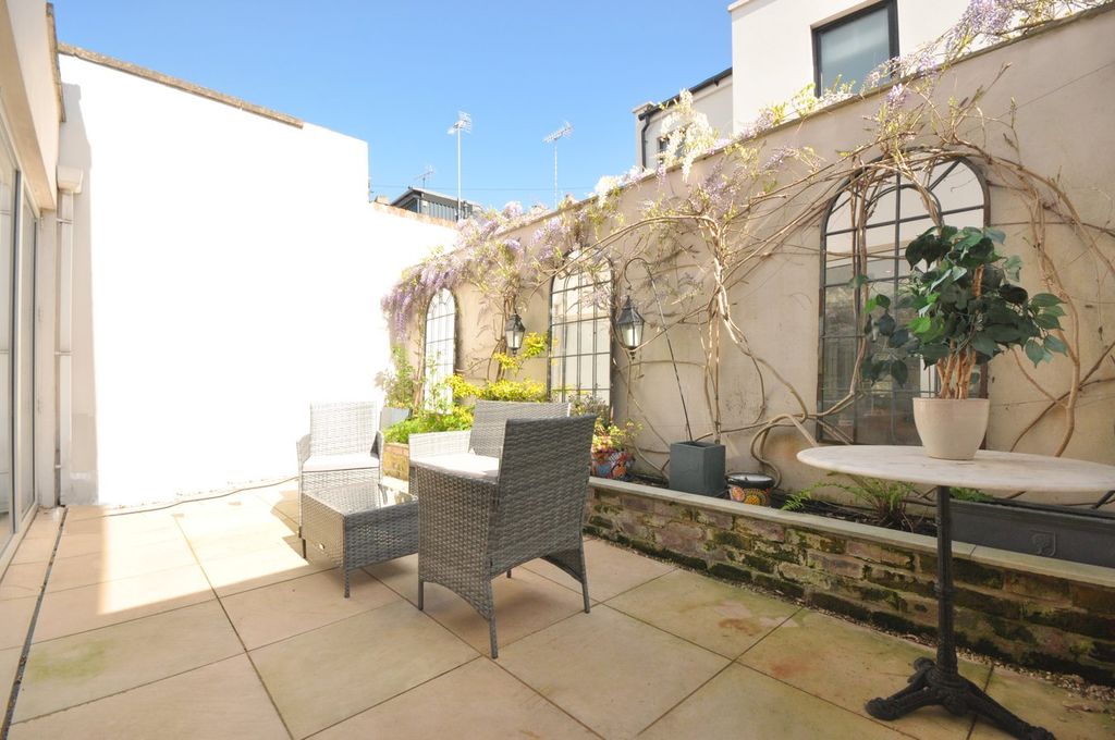 Property photo 3 of 10