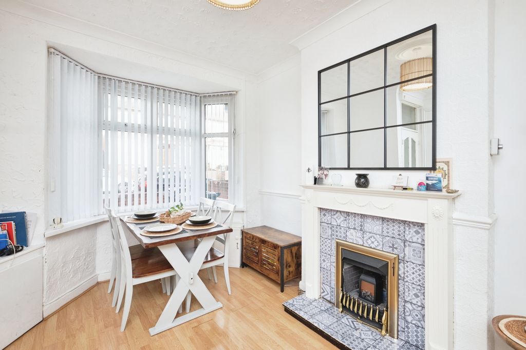 Property photo 3 of 15 Dining Area