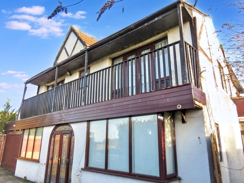 Property photo 2 of 20