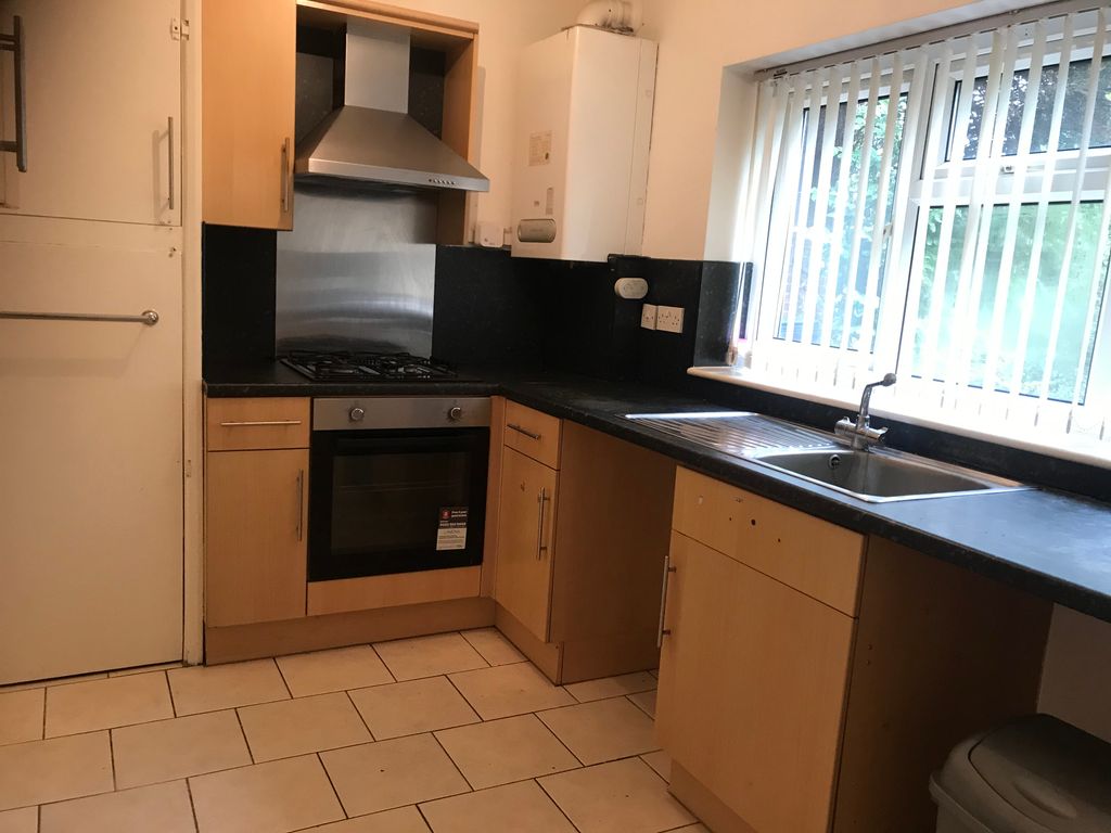 Property photo 1 of 9 Kitchen