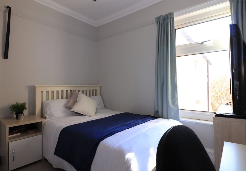 Property photo 2 of 8 Bedroom