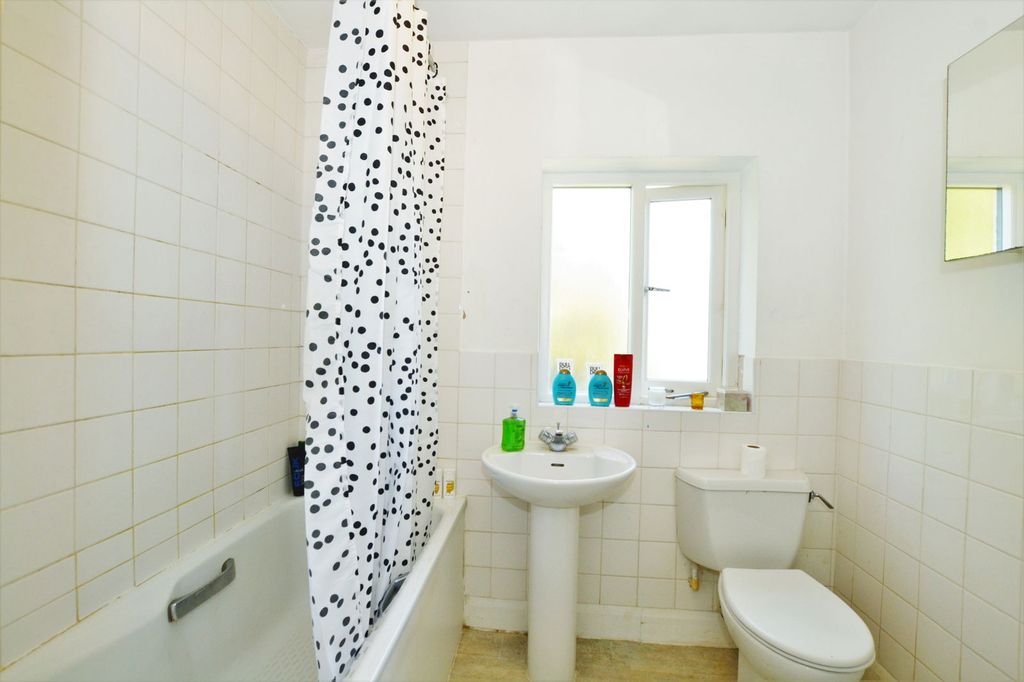 Property photo 2 of 4