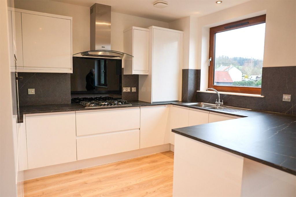 Property photo 2 of 20 Lounge/Kitchen