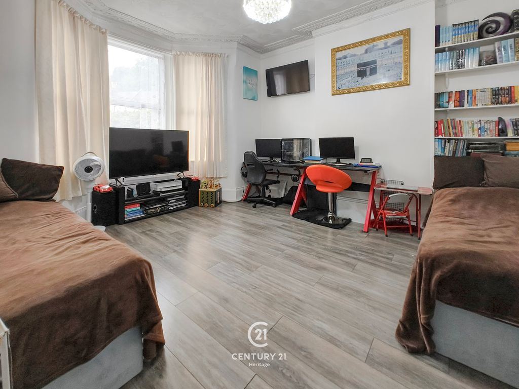 Property photo 2 of 25 E02042 (10)