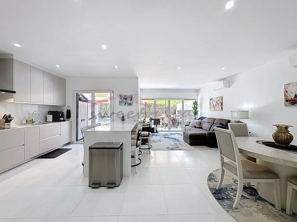 Property photo 1 of 48 Modern 3 + 1 Bedroom Villa With Pool And Luxury Finishes - Algoz