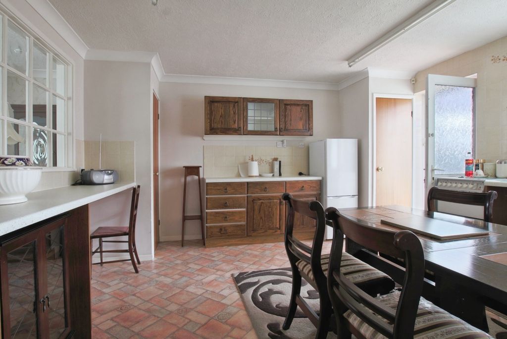 Property photo 3 of 13 4425095