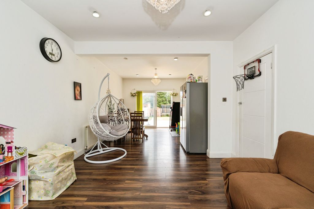 Property photo 2 of 14