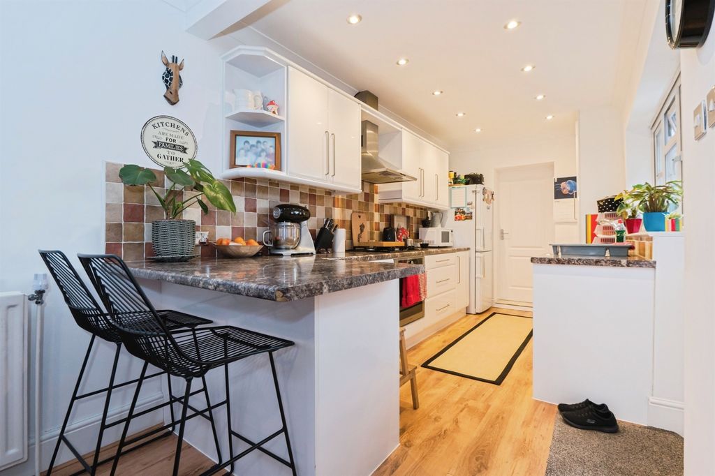 Property photo 3 of 17