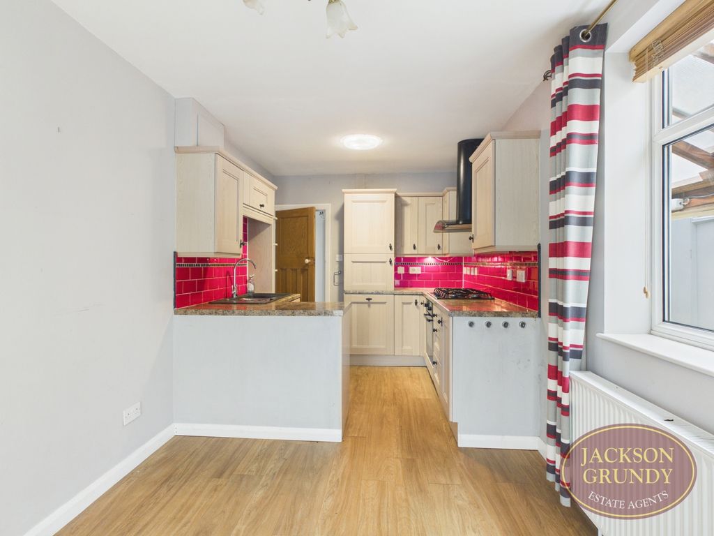 Property photo 3 of 12 Manor Road