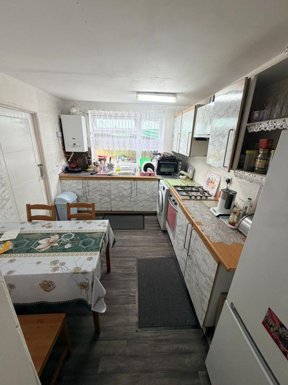 Property photo 1 of 10 3 Bed Terraced House To Rent Ley Street, Ilford Ig1