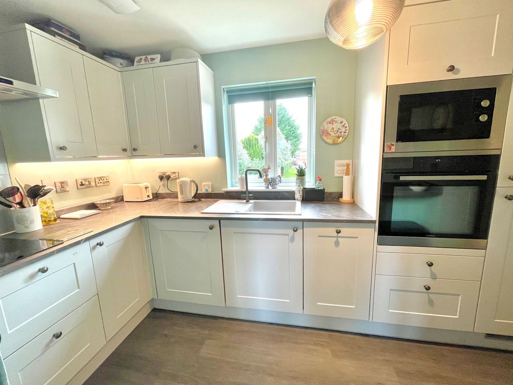 Property photo 2 of 20 11 The Limes Kitchen 1