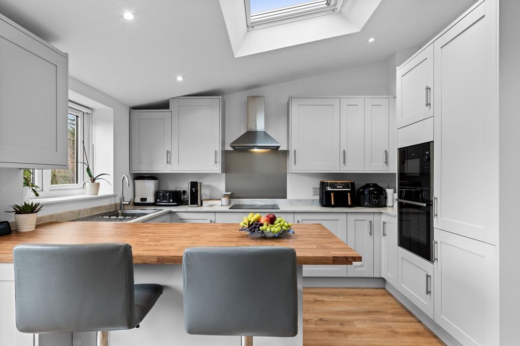 Property photo 1 of 27