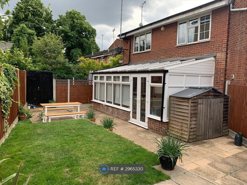 Property photo 1 of 17 House With Private Garden