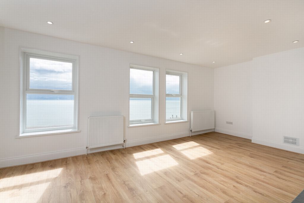 Property photo 3 of 18 Living Space