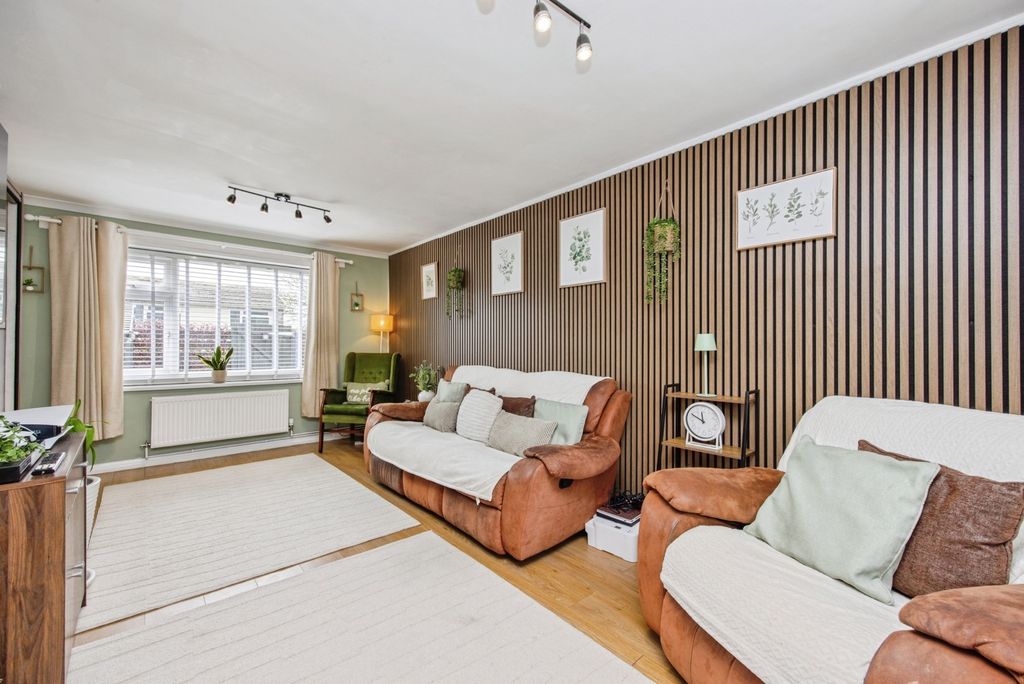 Property photo 3 of 19 Living Room