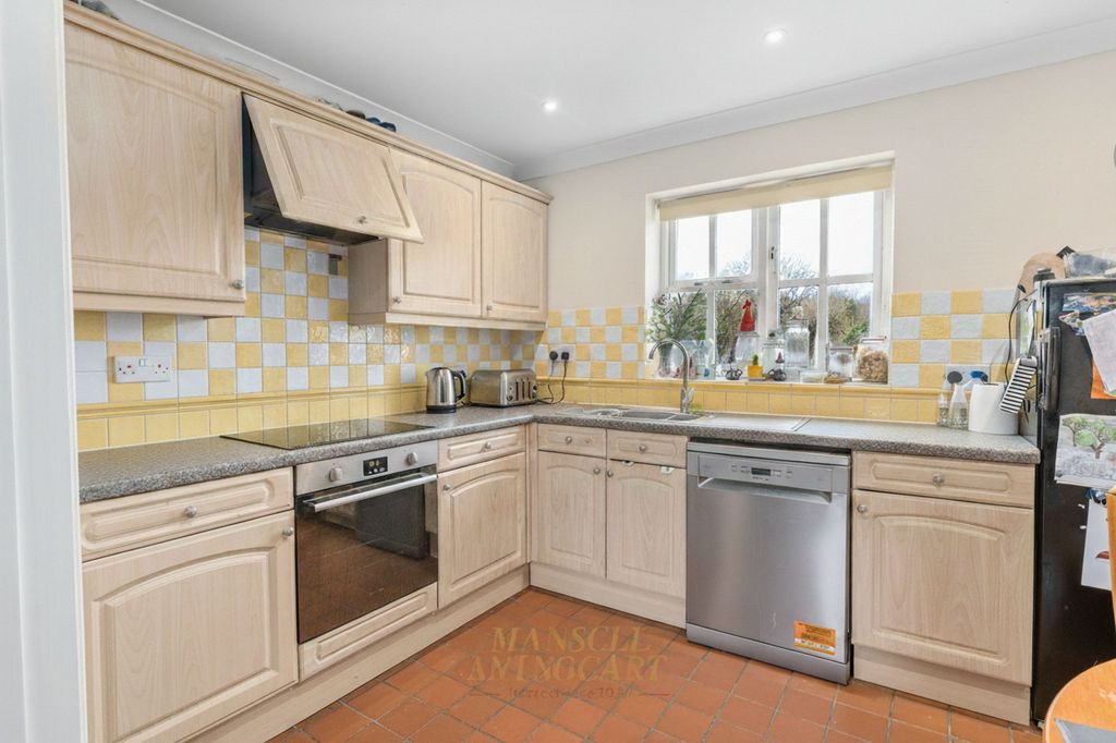 Property photo 3 of 13