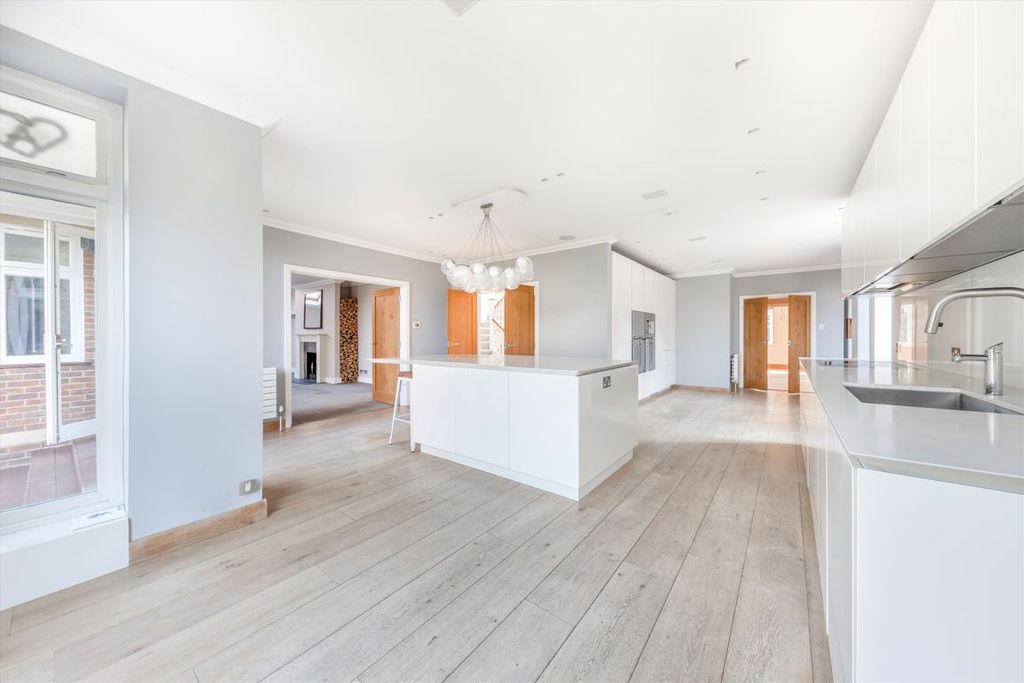 Property photo 3 of 23