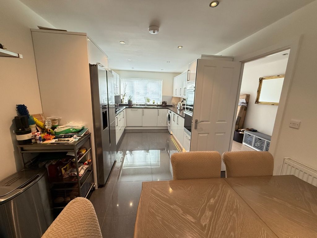 Property photo 3 of 20 4584153