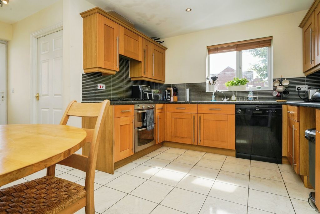 Property photo 3 of 15 Kitchen