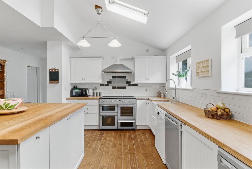 Property photo 3 of 25