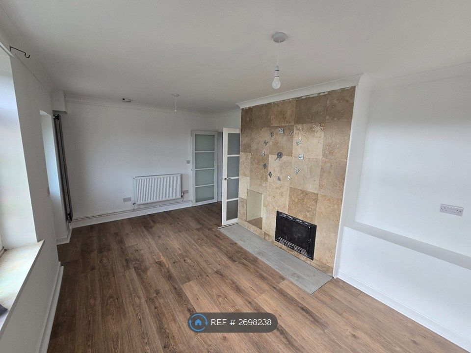 Property photo 3 of 25