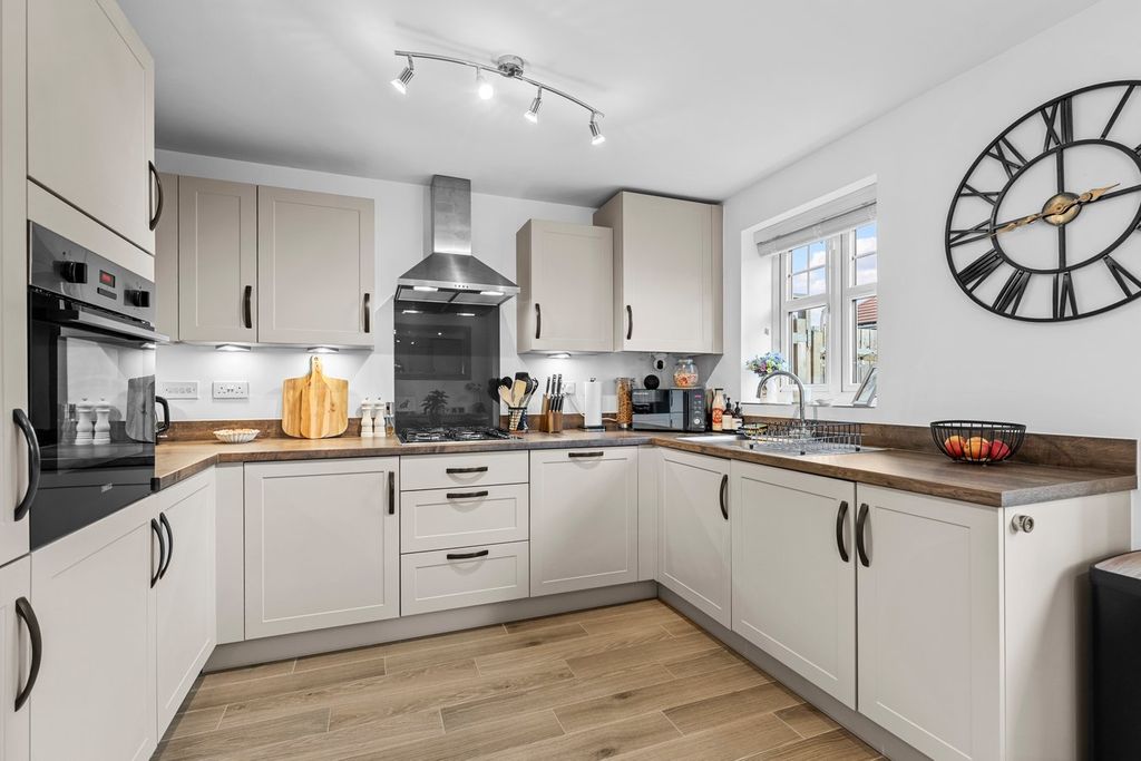 Property photo 3 of 40