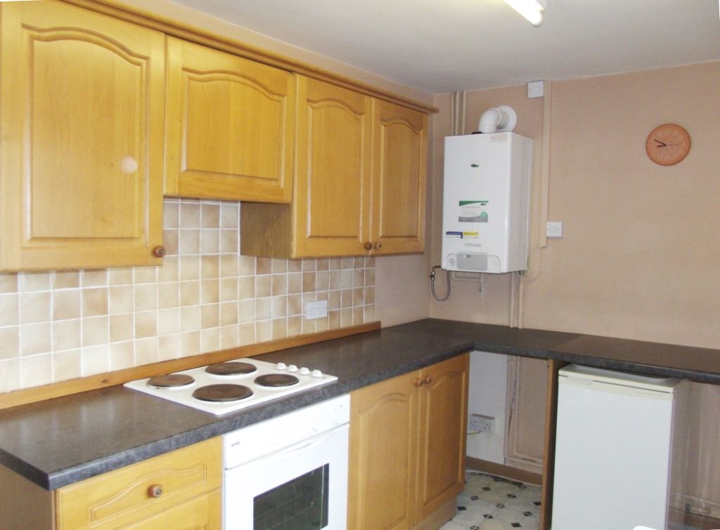 Property photo 3 of 11 Kitchen