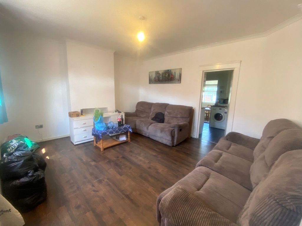 Property photo 3 of 13 682984Bb-c6d7-4E98-B5c1-4718357Cb009