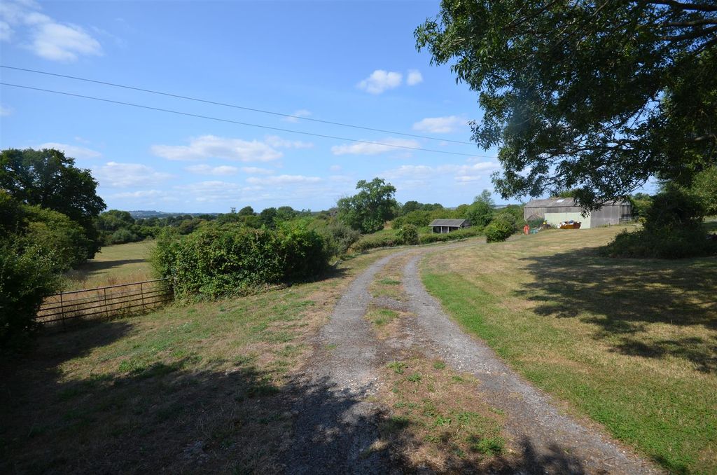 Property photo 2 of 17 Entrance