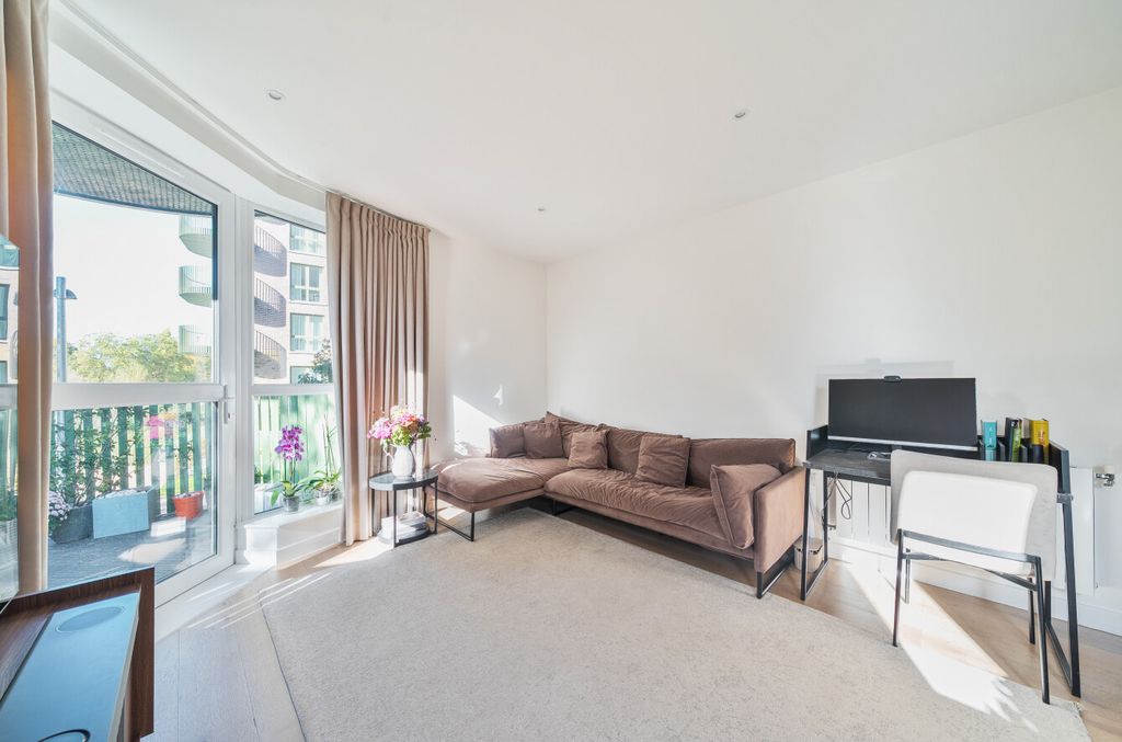 Property photo 2 of 21 1362723-9-68E3dc6...