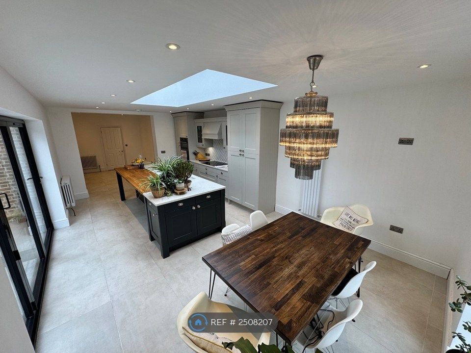 Property photo 2 of 27